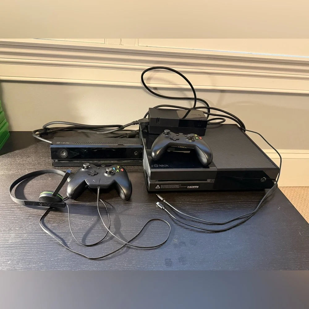 Xbox One 365 GB Console, Kinect, Controllers, Headset, Power Supply, Games